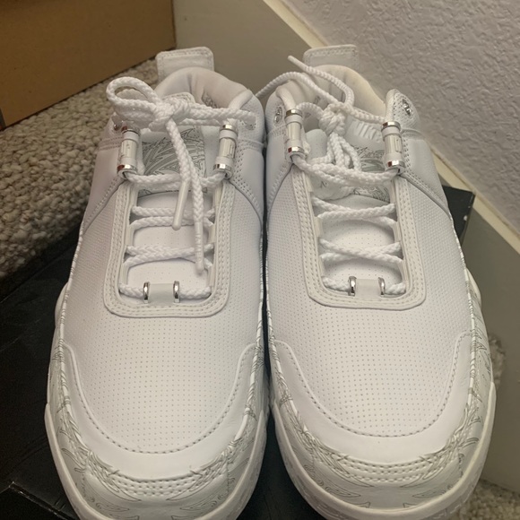 Nike Vintage LeBron 2 Low basketball Shoes